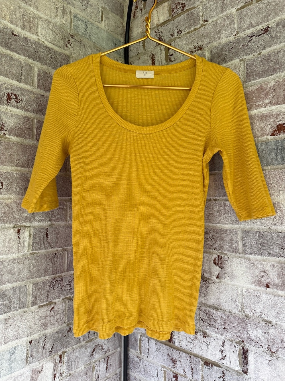 T.La Mustard Ribbed Scoop Neck Short Sleeve Top